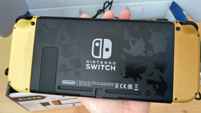 【海外 任天堂Switch本体（ピカブイver.）と付属品 家庭用ゲームソフト